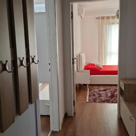 Deluxe 9 * Tirana